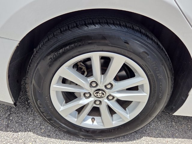 Used 2025 Toyota Camry LE FWD image 18
