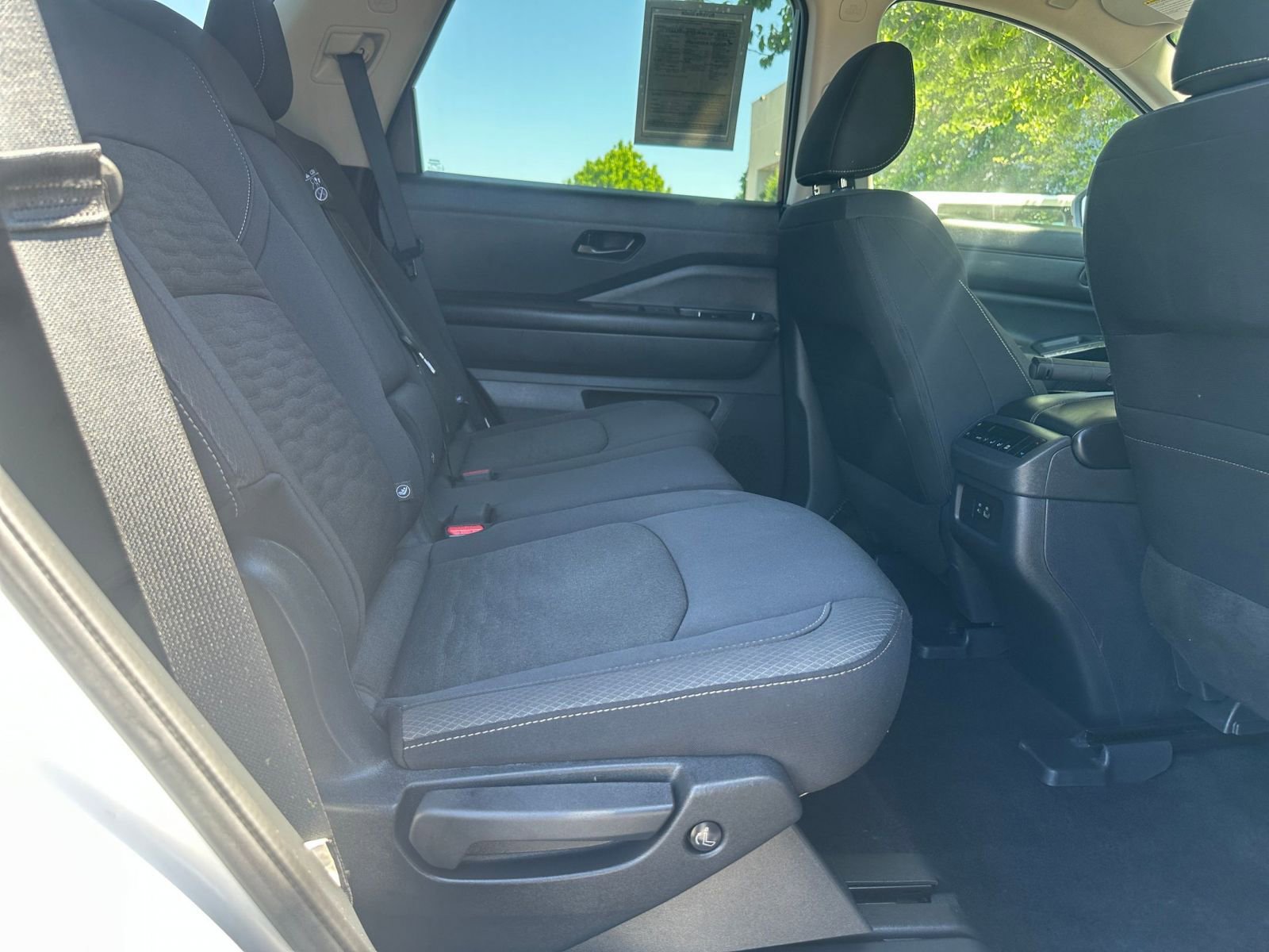 Used 2025 Nissan Pathfinder SV AWD/4WD image 28