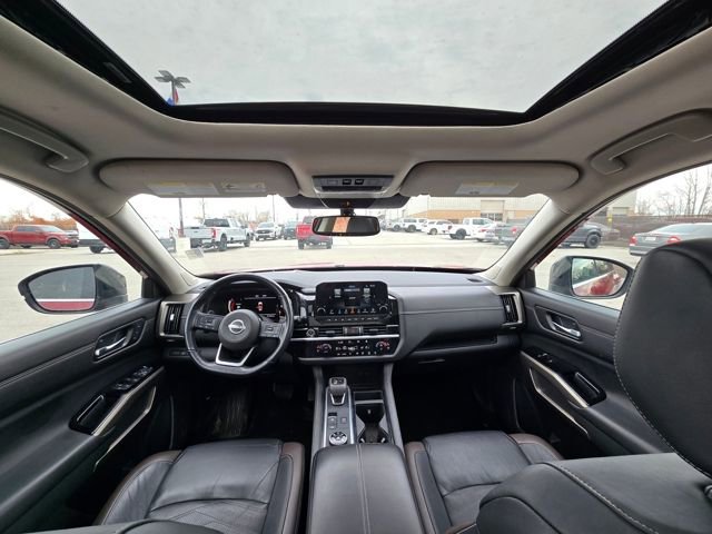 Used 2022 Nissan Pathfinder Platinum image 18