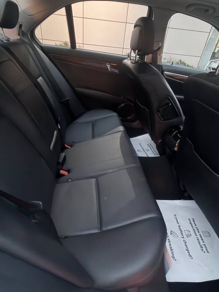Used 2011 Mercedes-Benz C 300 4MATIC Sedan image 10