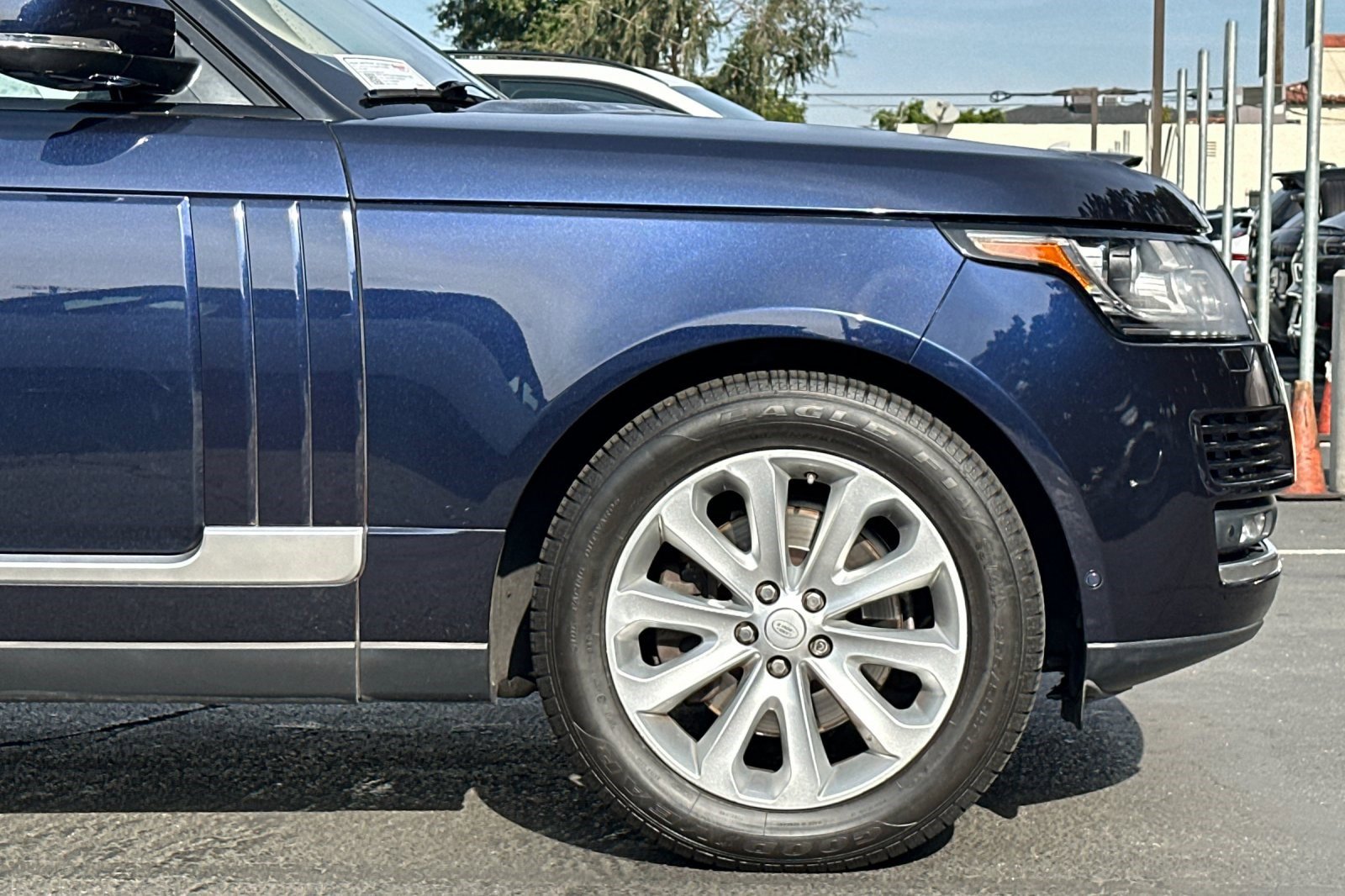 Used 2016 Land Rover Range Rover HSE image 36