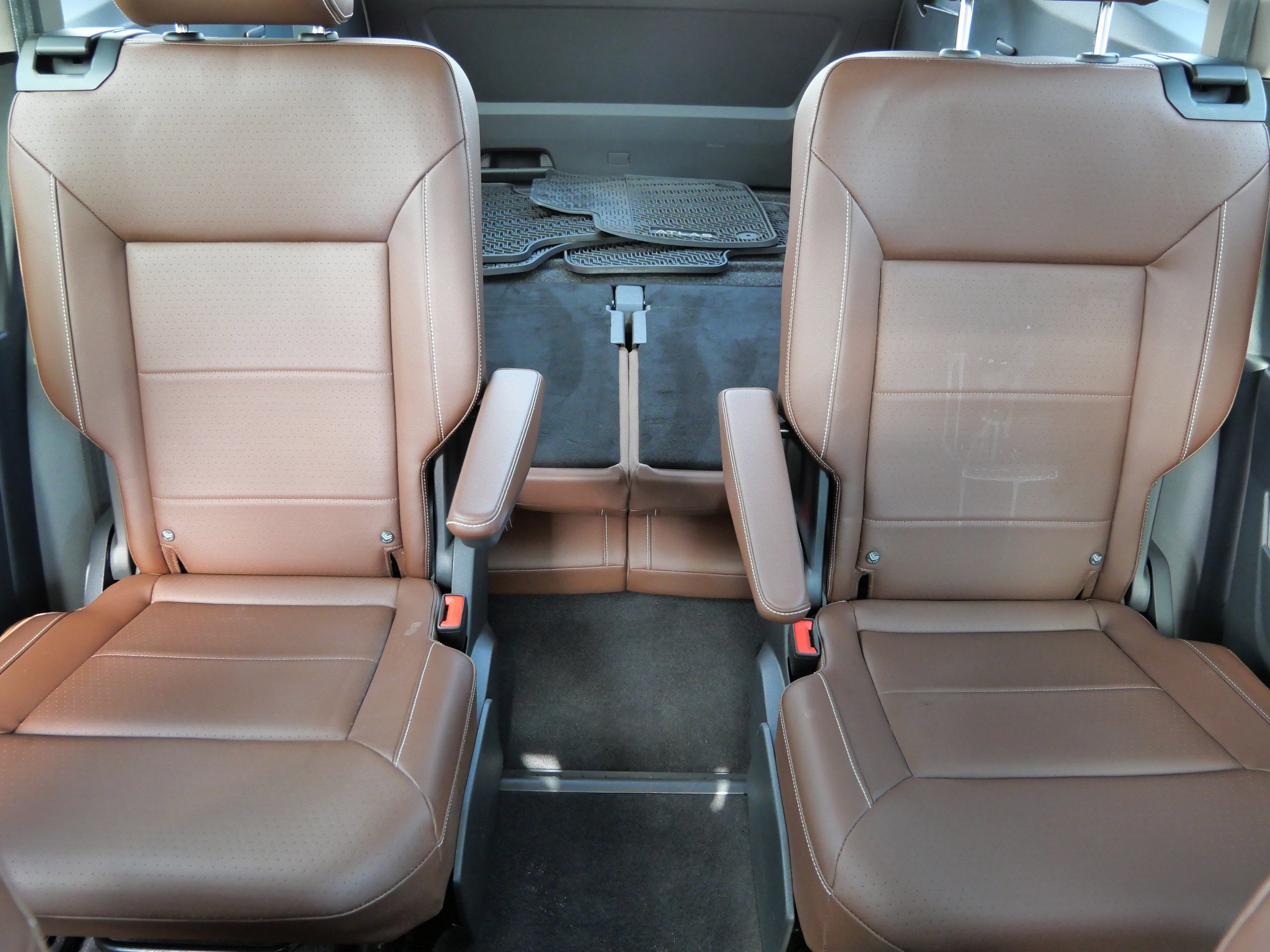 Certified 2023 Volkswagen Atlas SE w/ Black Wheel Package image 13