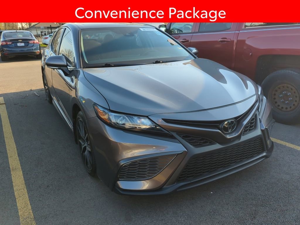 Used 2023 Toyota Camry SE w/ Convenience Package image 3