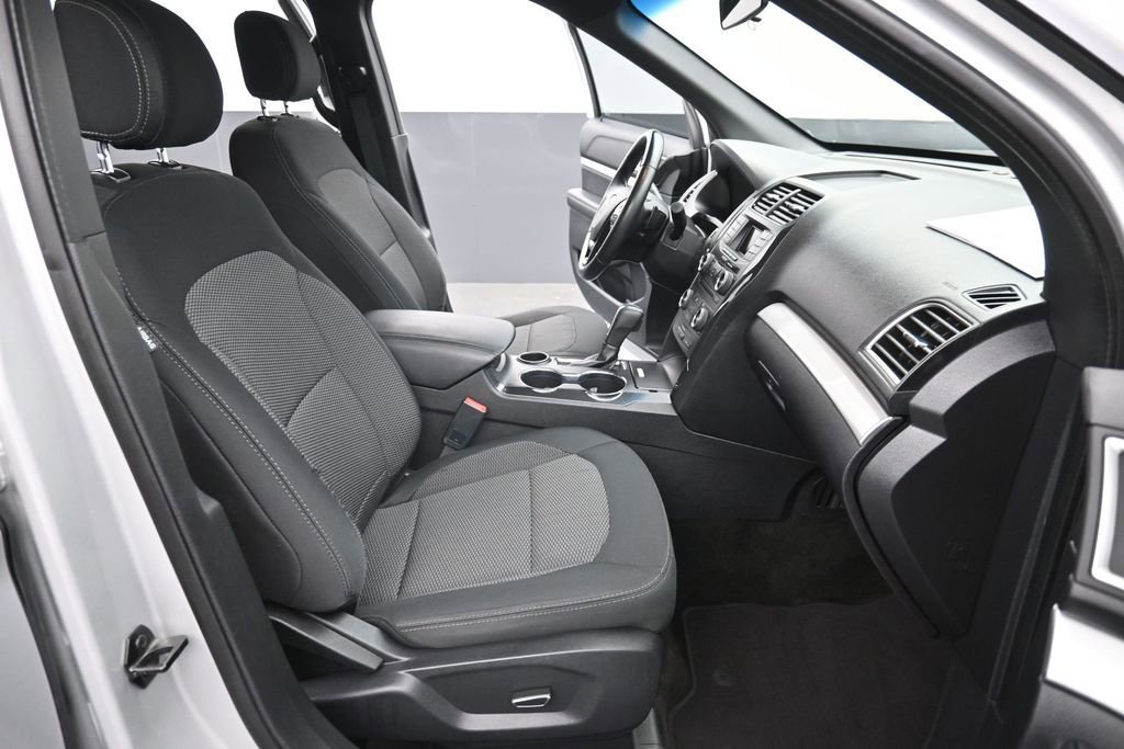 Used 2017 Ford Explorer XLT FWD image 12