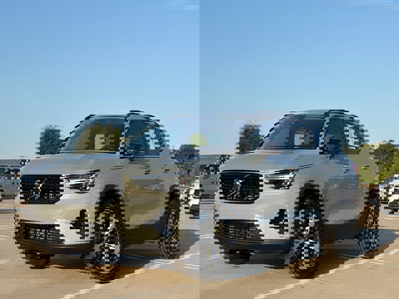 New 2026 Volvo XC40 B5 Plus w/ Protection Package Premier video 2