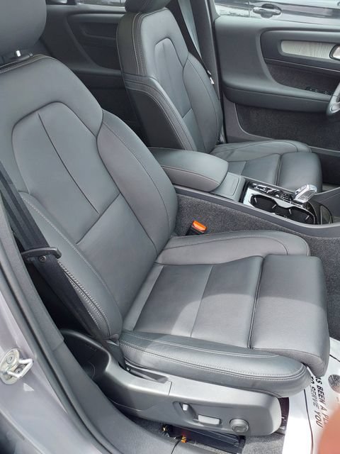 Certified 2026 Volvo XC40 B5 Plus AWD/4WD image 22