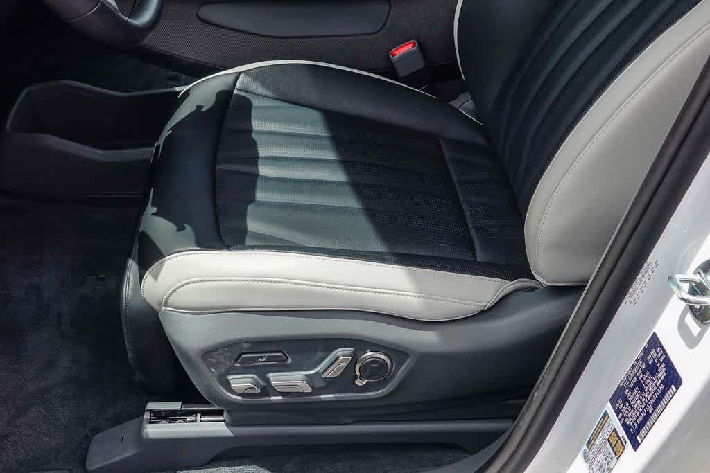 Certified 2024 Kia EV9 GT-Line AWD/4WD image 11