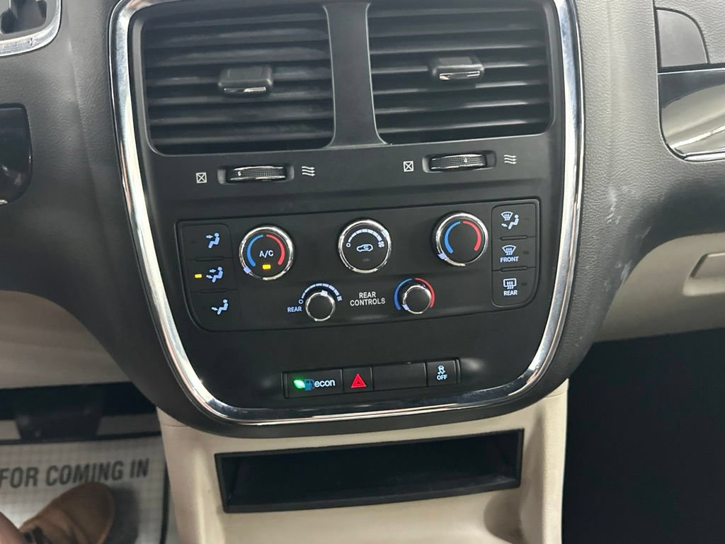 Used 2017 Dodge Grand Caravan SXT FWD image 39