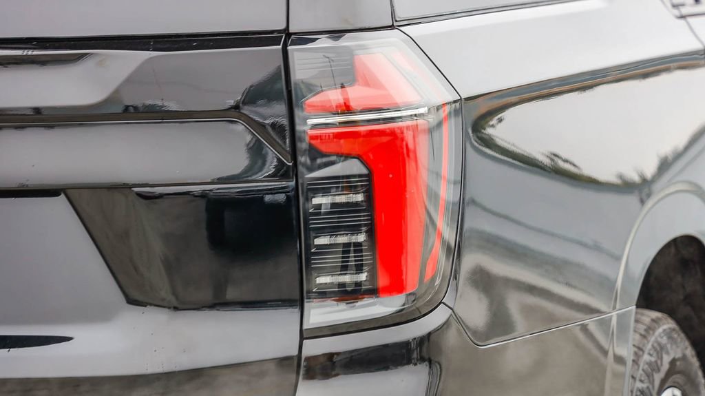 Used 2025 Chevrolet Suburban Z71 AWD/4WD image 9