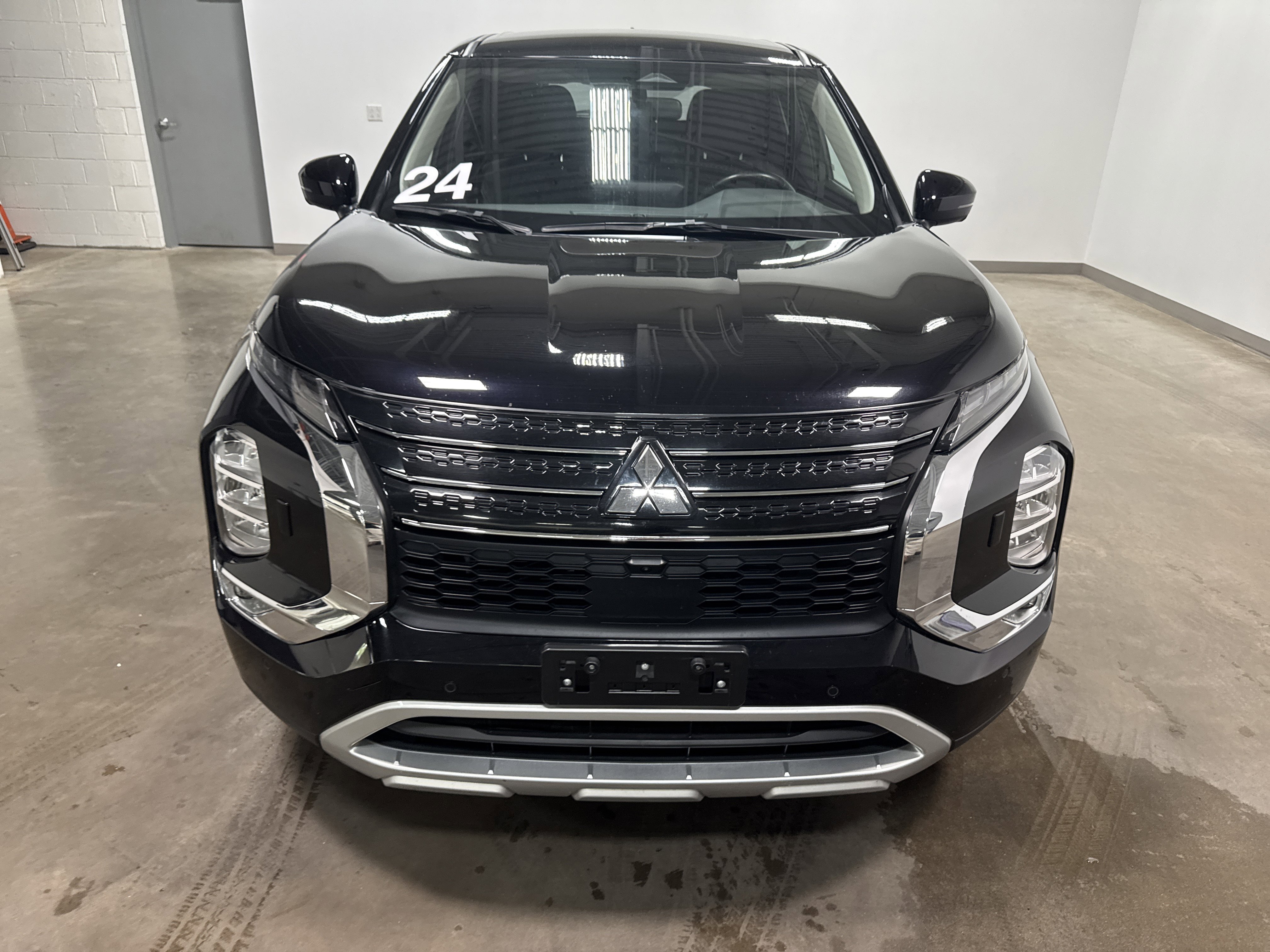 Used 2024 Mitsubishi Outlander SE image 8
