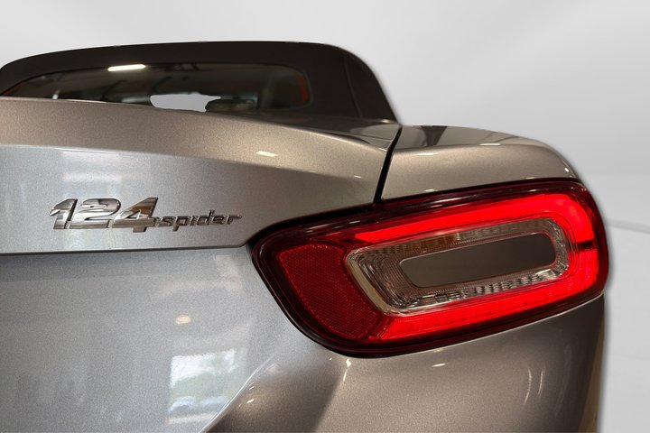 Used 2017 FIAT 124 Spider Classica RWD image 39