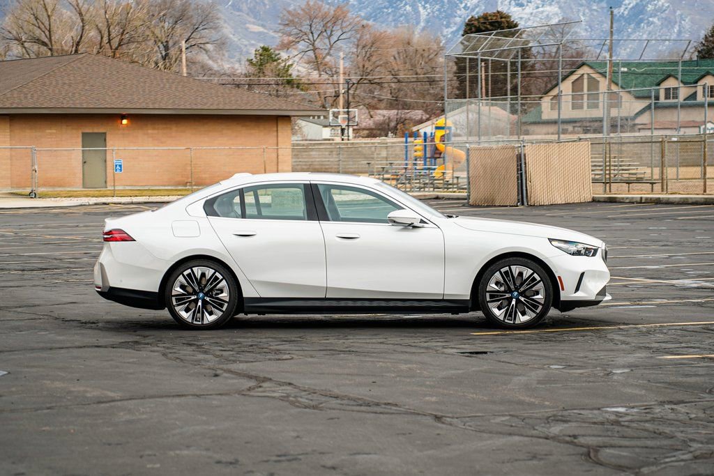 Used 2025 BMW i5 xDrive40 w/ Premium Package image 4