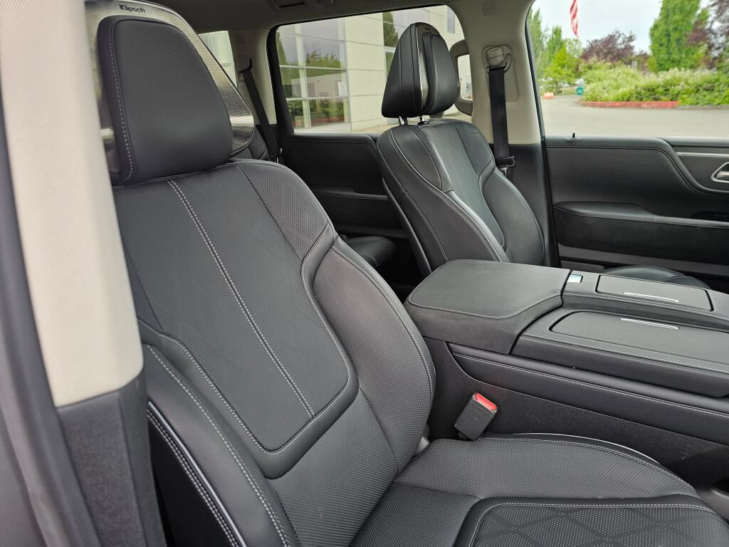 Used 2025 INFINITI QX80 Sensory AWD/4WD image 12