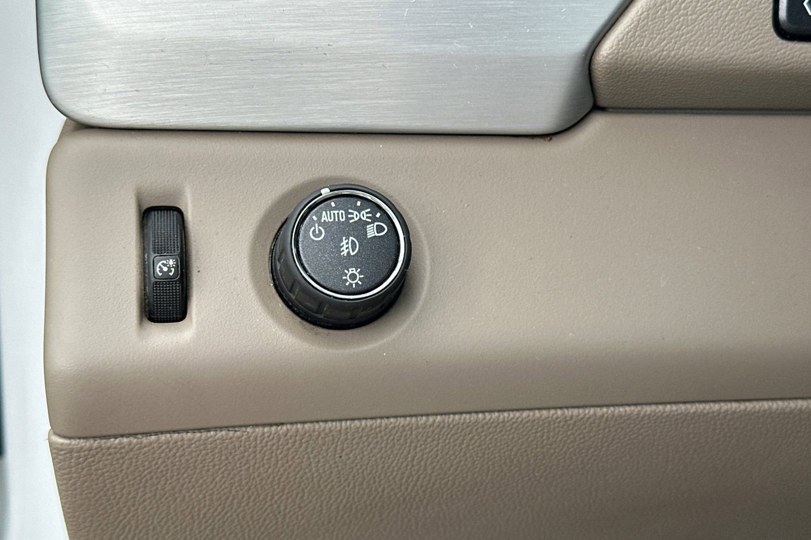 Used 2015 GMC Yukon SLE w/ Convenience Package image 37