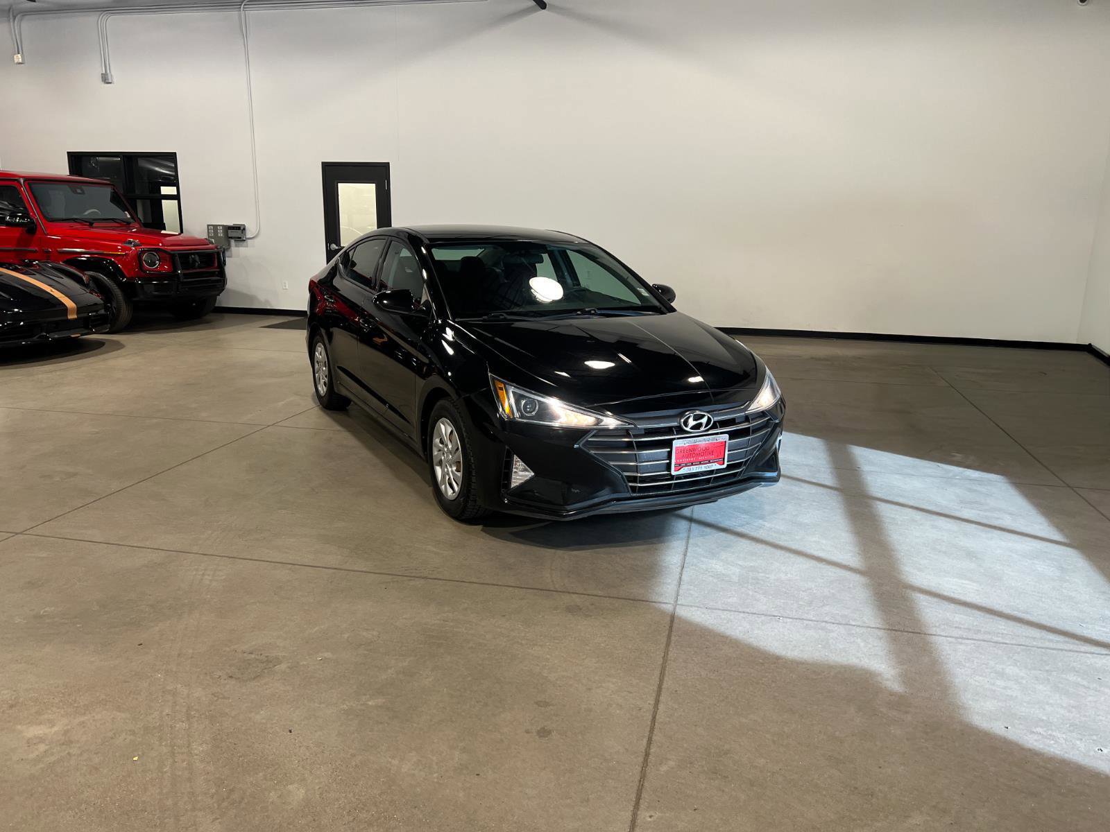 Used 2019 Hyundai Elantra SE w/ Cargo Package FWD image 1