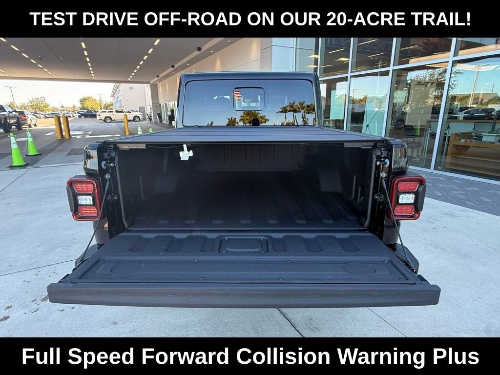 New 2026 Jeep Gladiator Sahara image 39