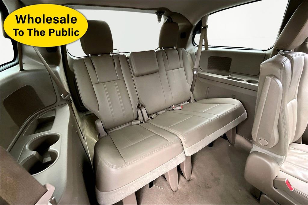 Used 2016 Chrysler Town & Country Touring image 18