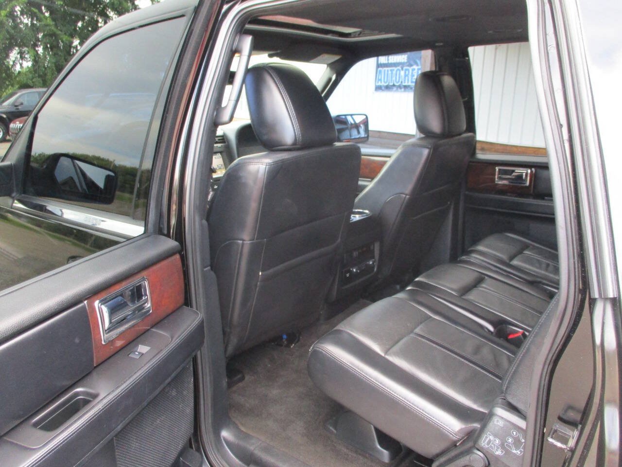 Used 2017 Lincoln Navigator L Select AWD/4WD image 21
