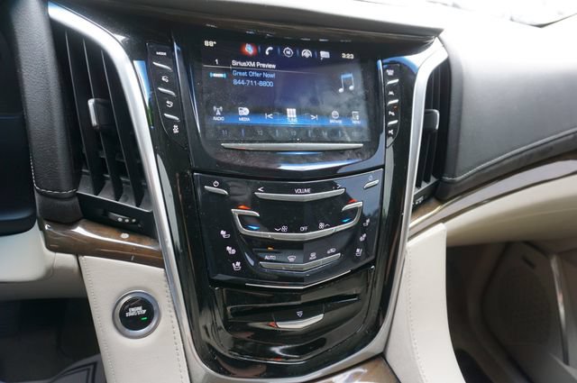 Used 2019 Cadillac Escalade ESV Luxury RWD image 4