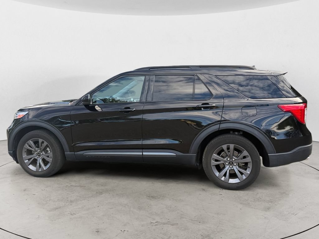 Used 2023 Ford Explorer XLT w/ Equipment Group 202A AWD/4WD image 8