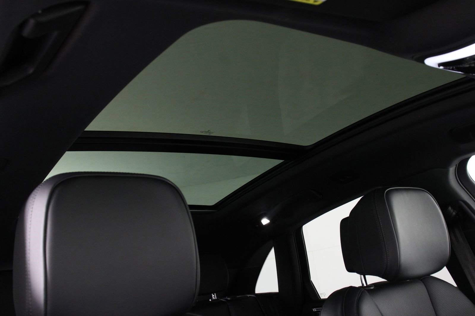 Certified 2025 Porsche Macan image 25