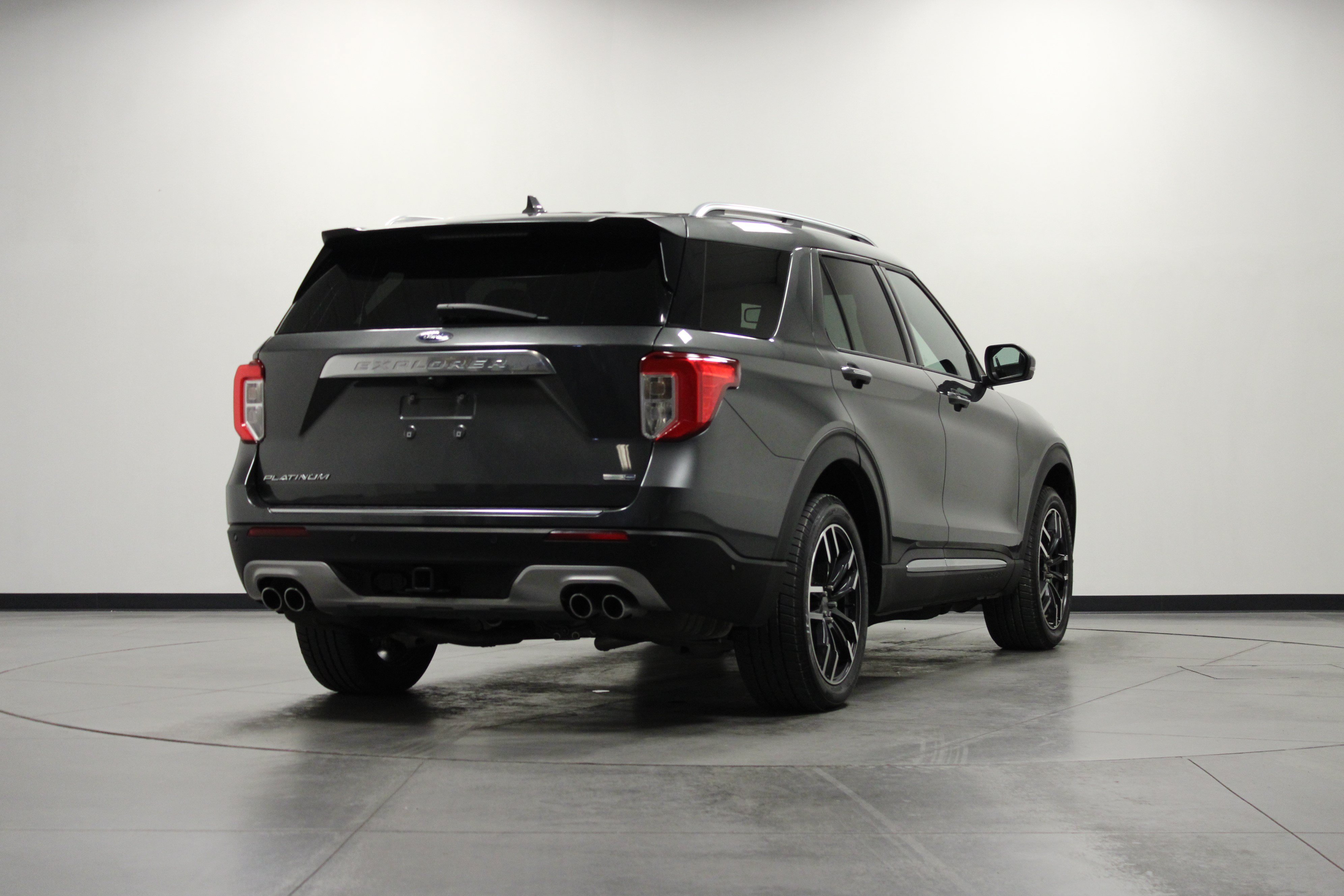 Used 2020 Ford Explorer Platinum w/ Premium Technology Package AWD/4WD image 4