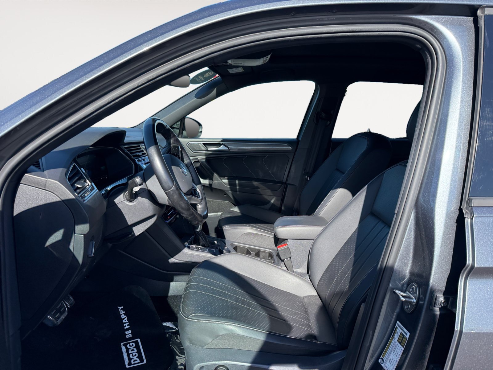 Certified 2023 Volkswagen Tiguan SE R-Line AWD/4WD image 10