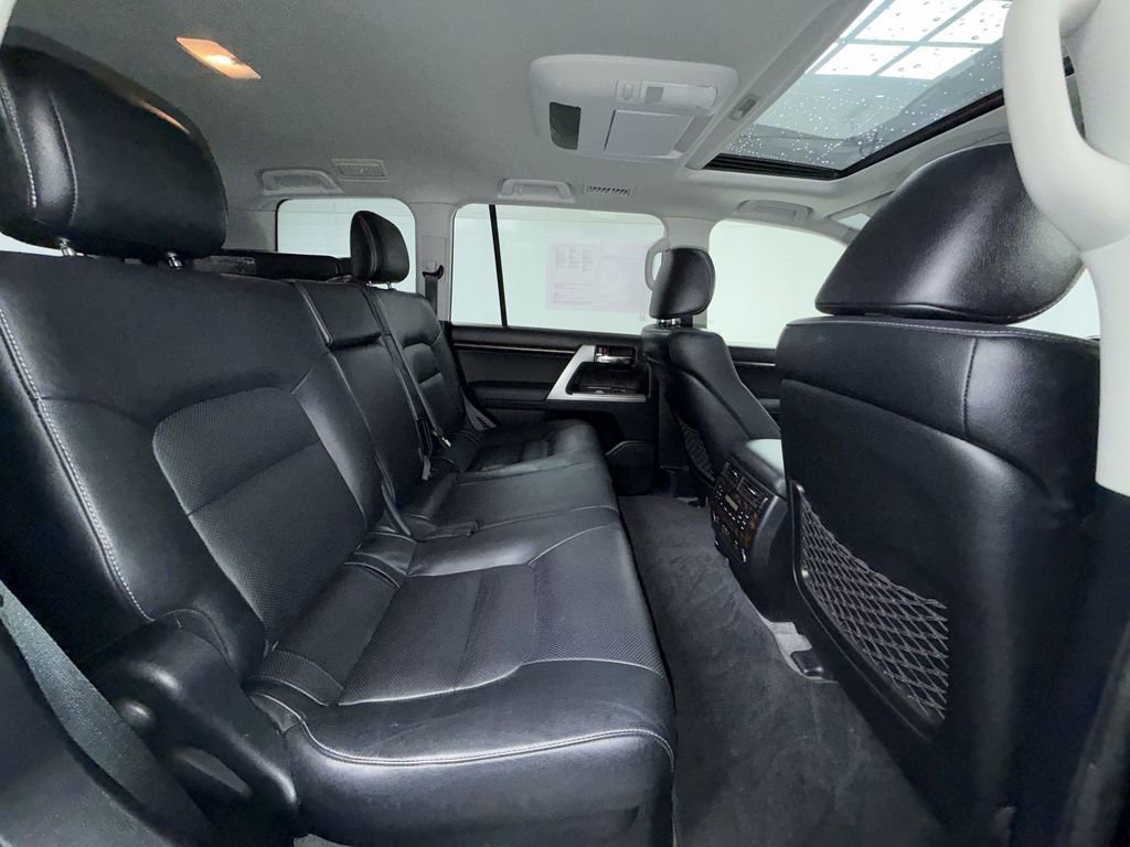 Used 2015 Toyota Land Cruiser image 6
