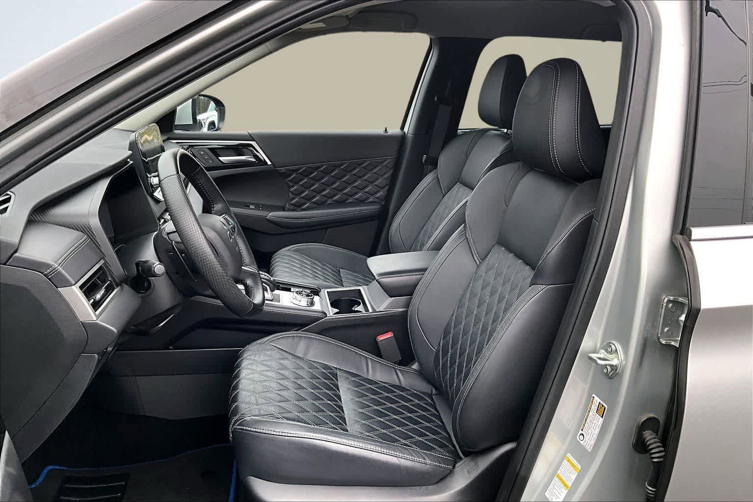 Used 2023 Mitsubishi Outlander SEL image 11
