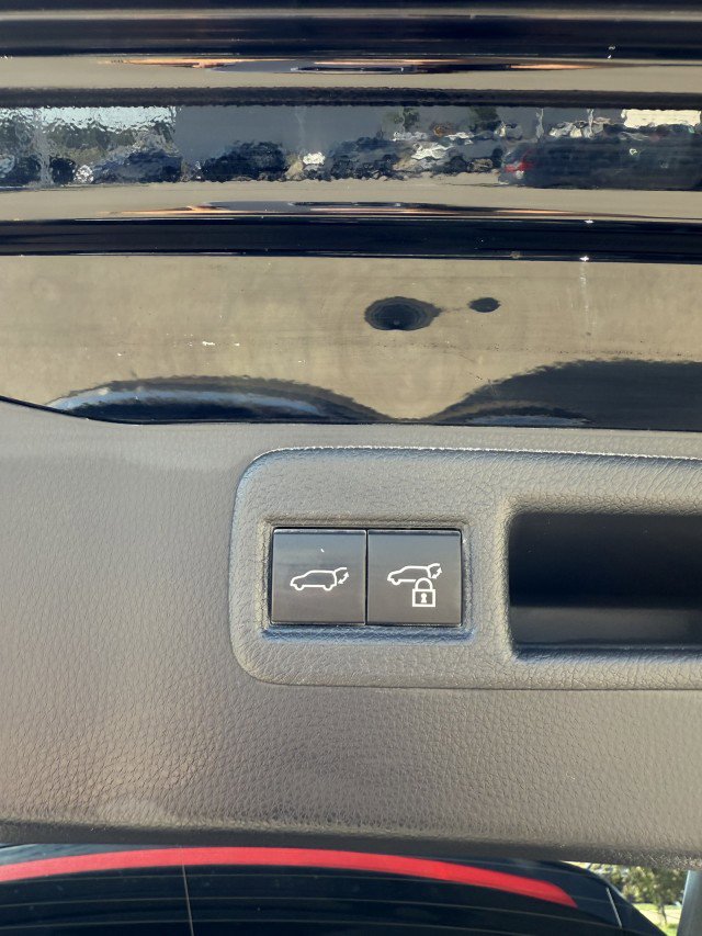 Used 2021 Toyota Venza XLE w/ Softex Package image 23