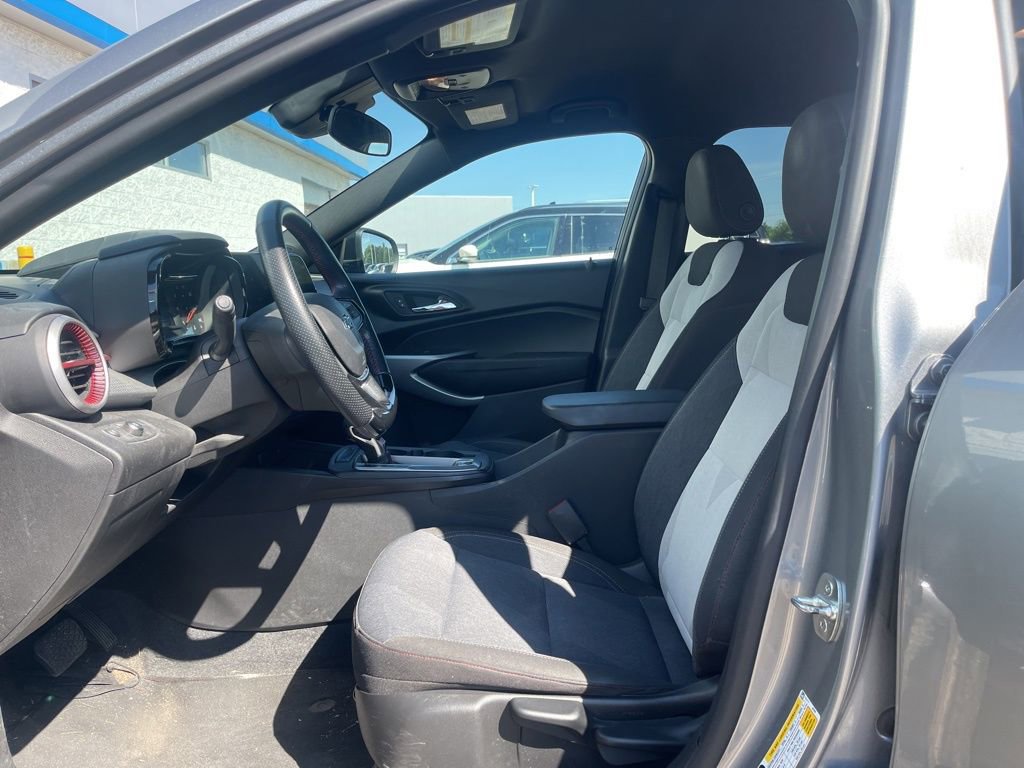 Used 2024 Chevrolet Trax RS FWD image 12