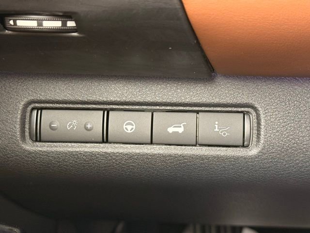 New 2026 Nissan Pathfinder Platinum image 32