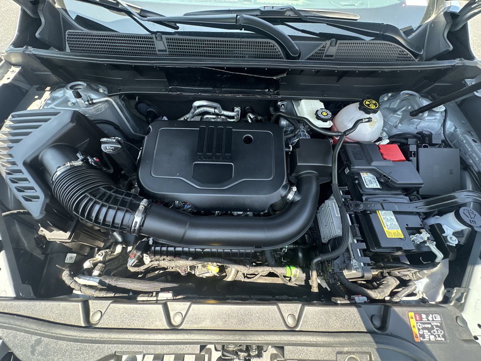 Used 2023 GMC Acadia SLT w/ LPO, Floor Liner Package FWD image 34