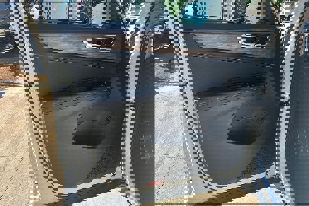 Certified 2024 Volkswagen Atlas SEL Premium R-Line image 26