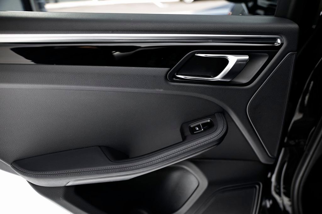 Used 2023 Porsche Macan Turbo image 26