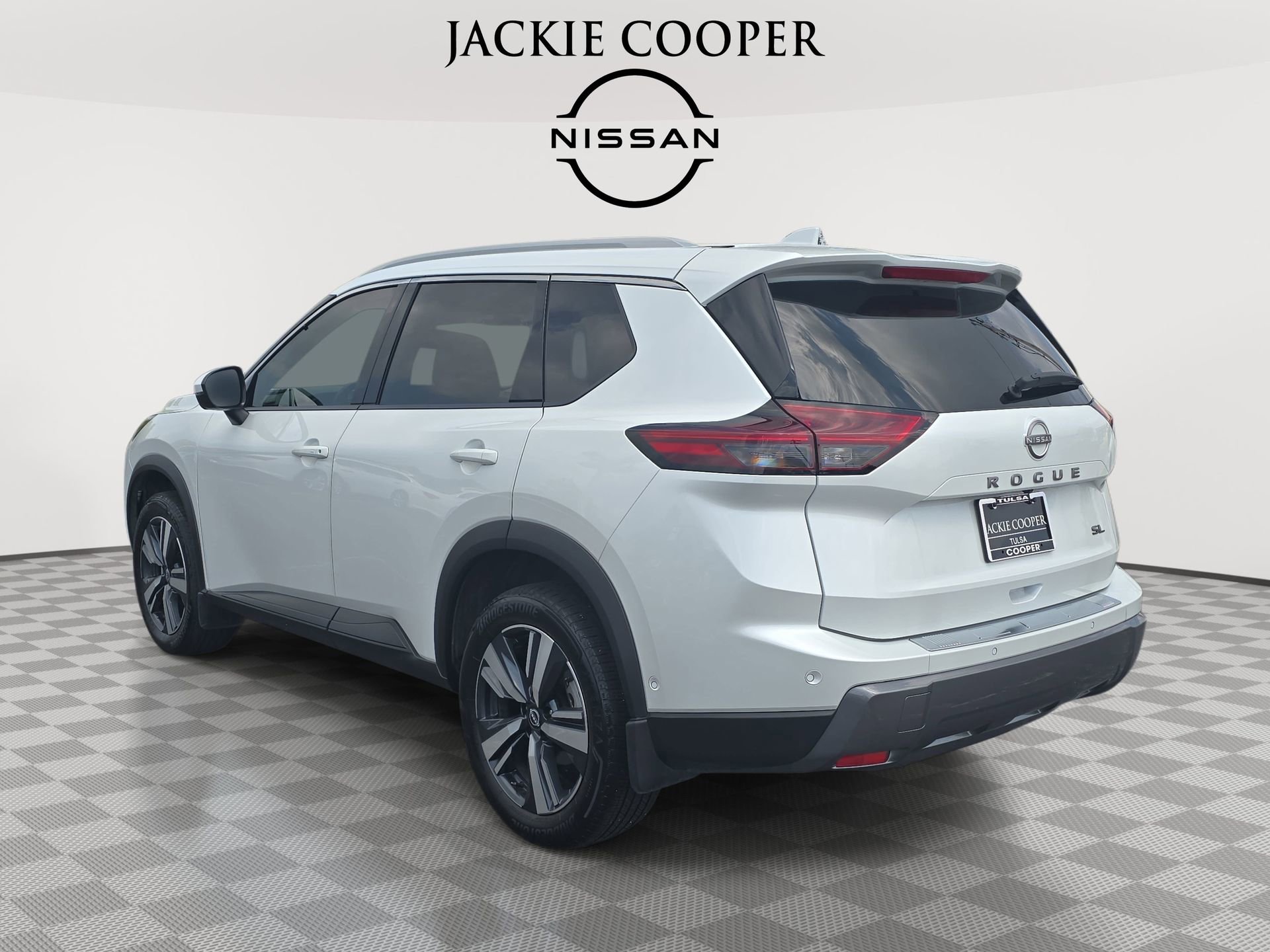 Used 2024 Nissan Rogue SL w/ SL Premium Package FWD image 7
