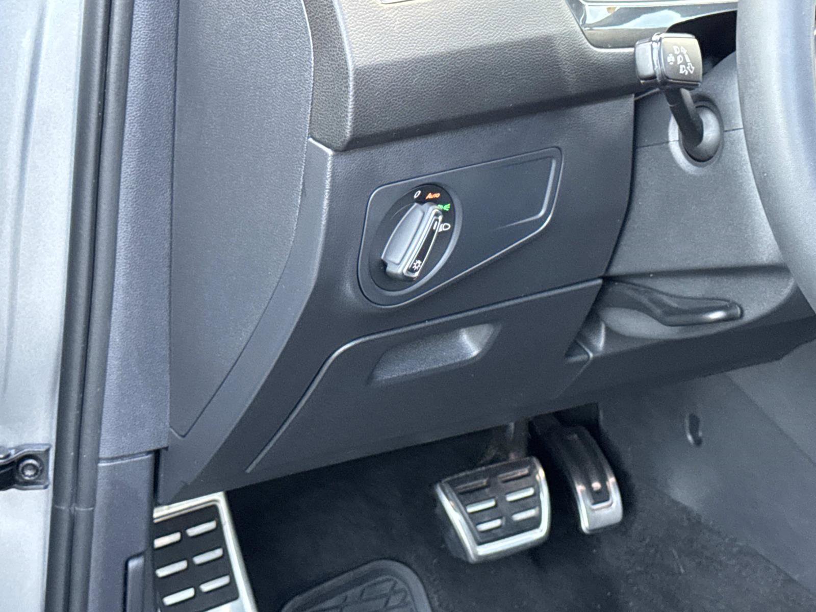 Used 2023 Volkswagen Tiguan SE R-Line AWD/4WD image 11