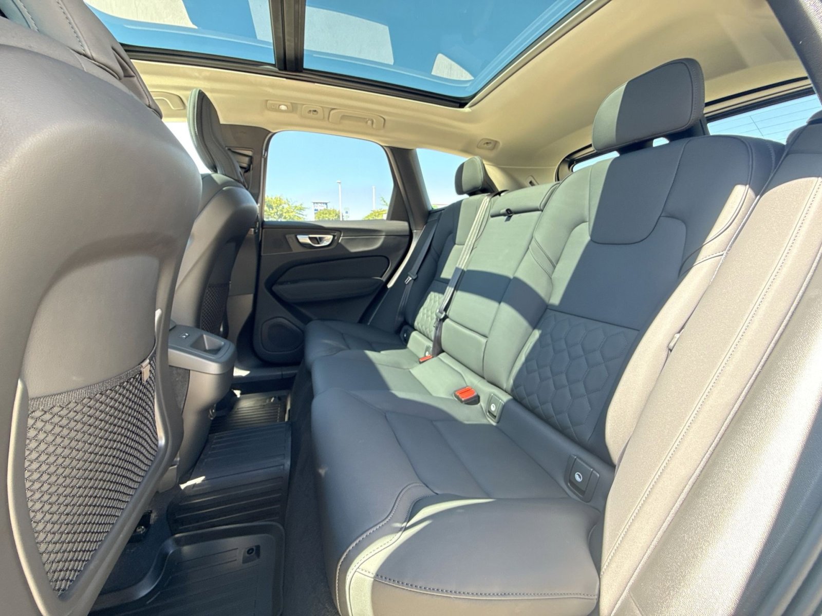 New 2026 Volvo XC60 B5 Plus w/ Protection Package Premier AWD/4WD image 24