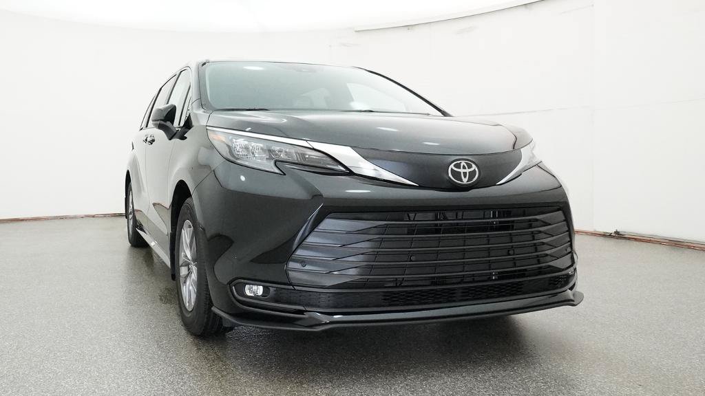 New 2026 Toyota Sienna XLE FWD image 33