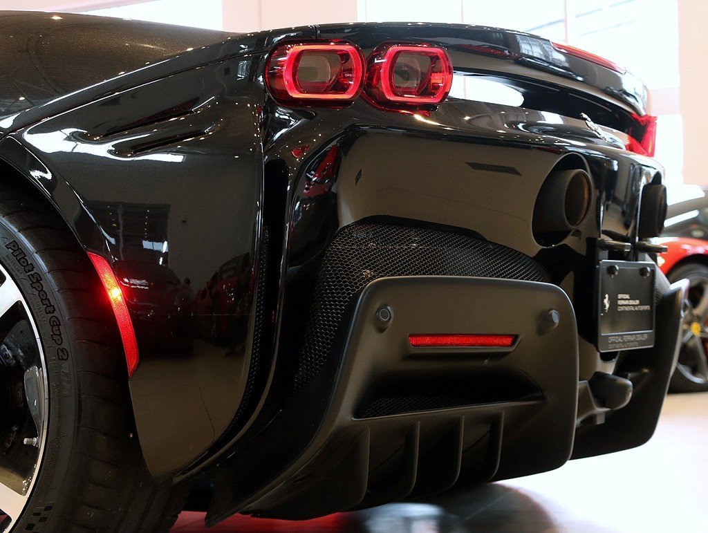 Certified 2022 Ferrari SF90 Spider image 62