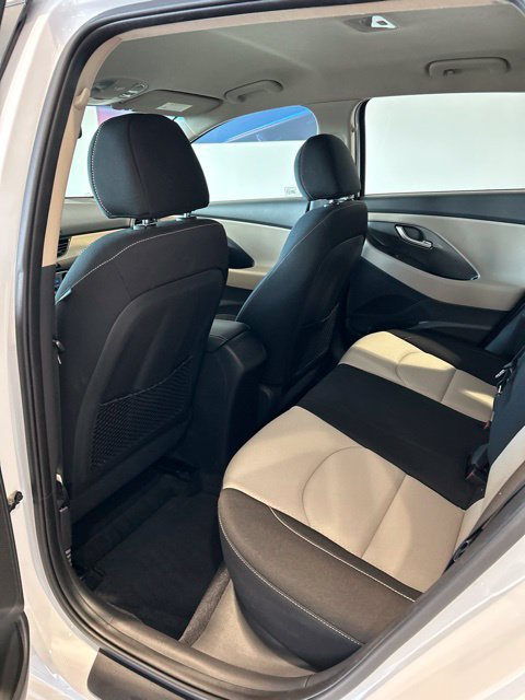Used 2018 Hyundai Elantra GT FWD image 10