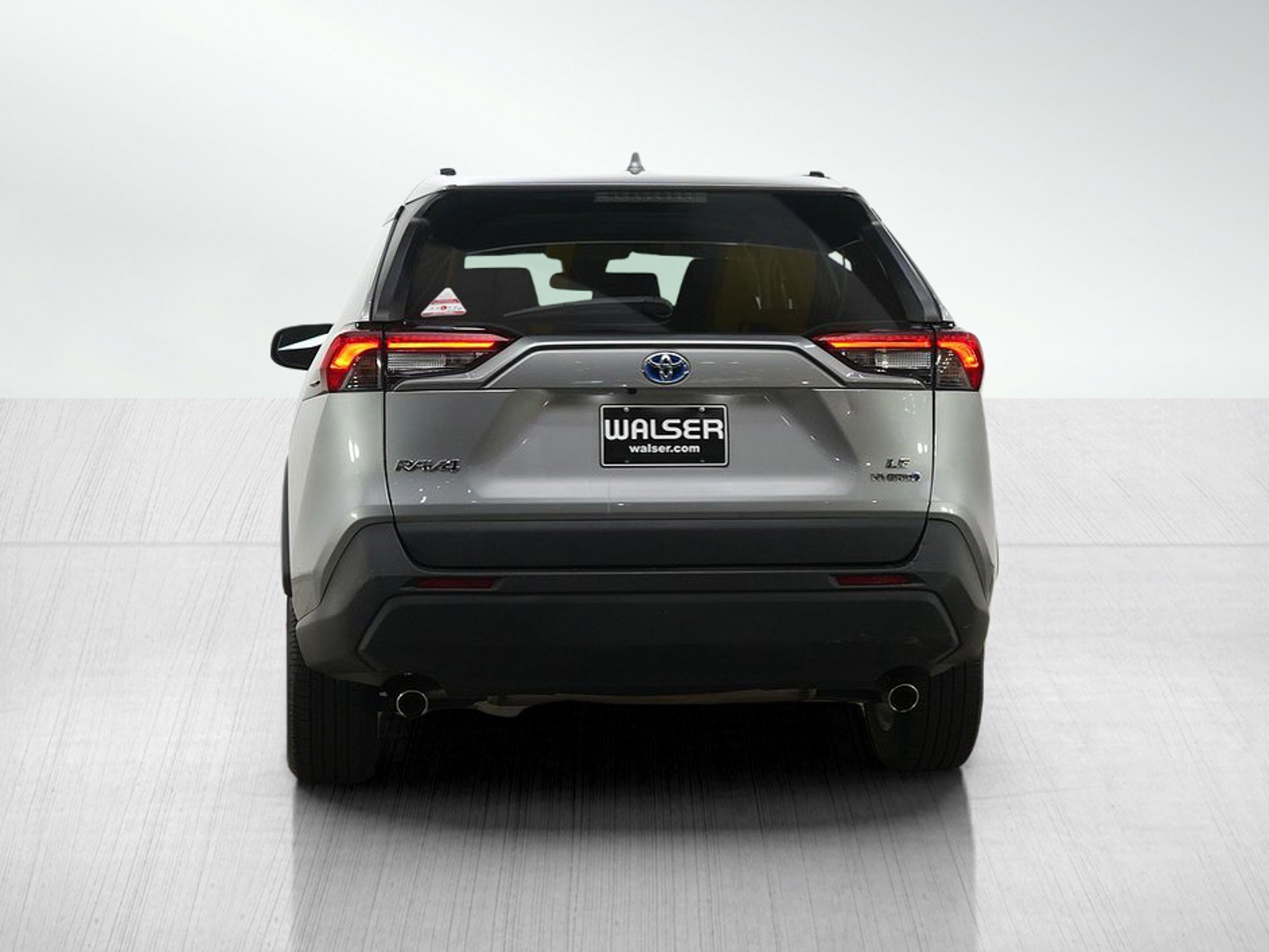 Used 2021 Toyota RAV4 LE image 4