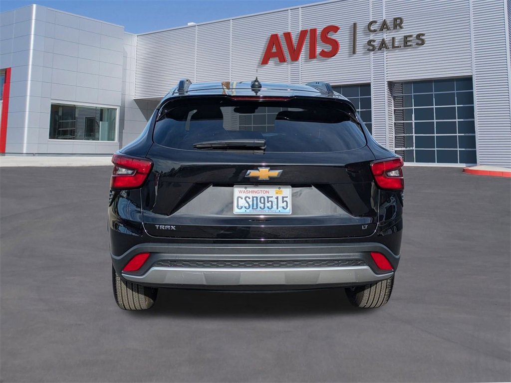 Used 2025 Chevrolet Trax LT w/ LT Convenience Package image 7