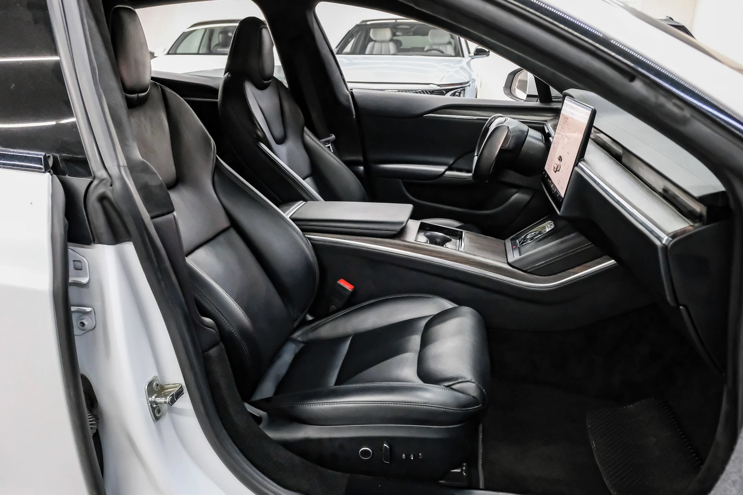 Used 2022 Tesla Model S AWD/4WD image 37