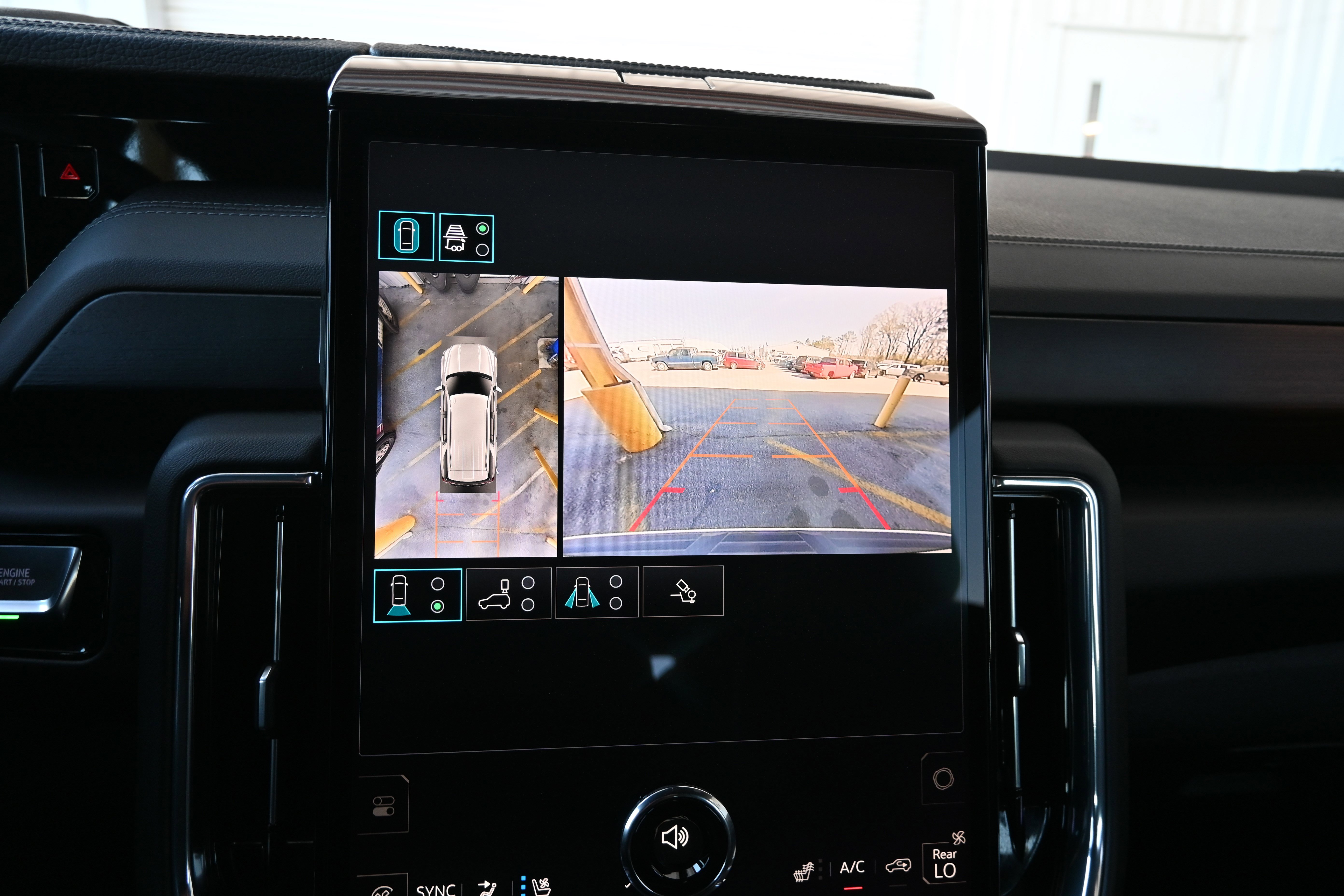 Used 2025 GMC Yukon Denali AWD/4WD image 25