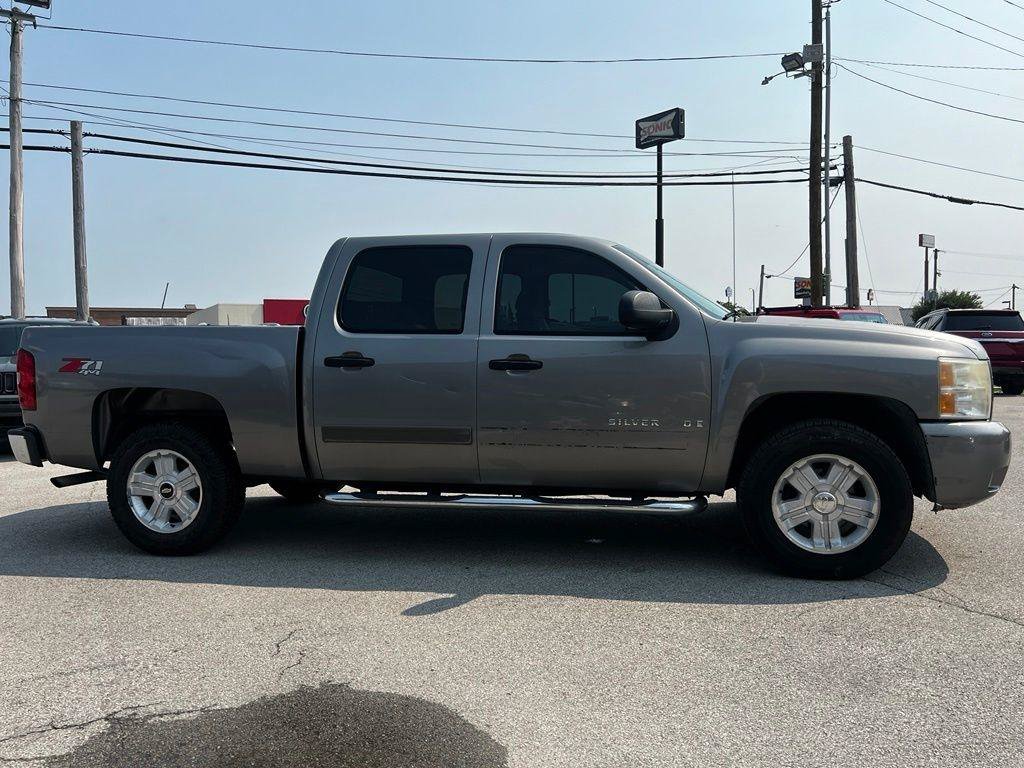 Used 2007 Chevrolet Silverado 1500 LT w/ Towing Package AWD/4WD image 9