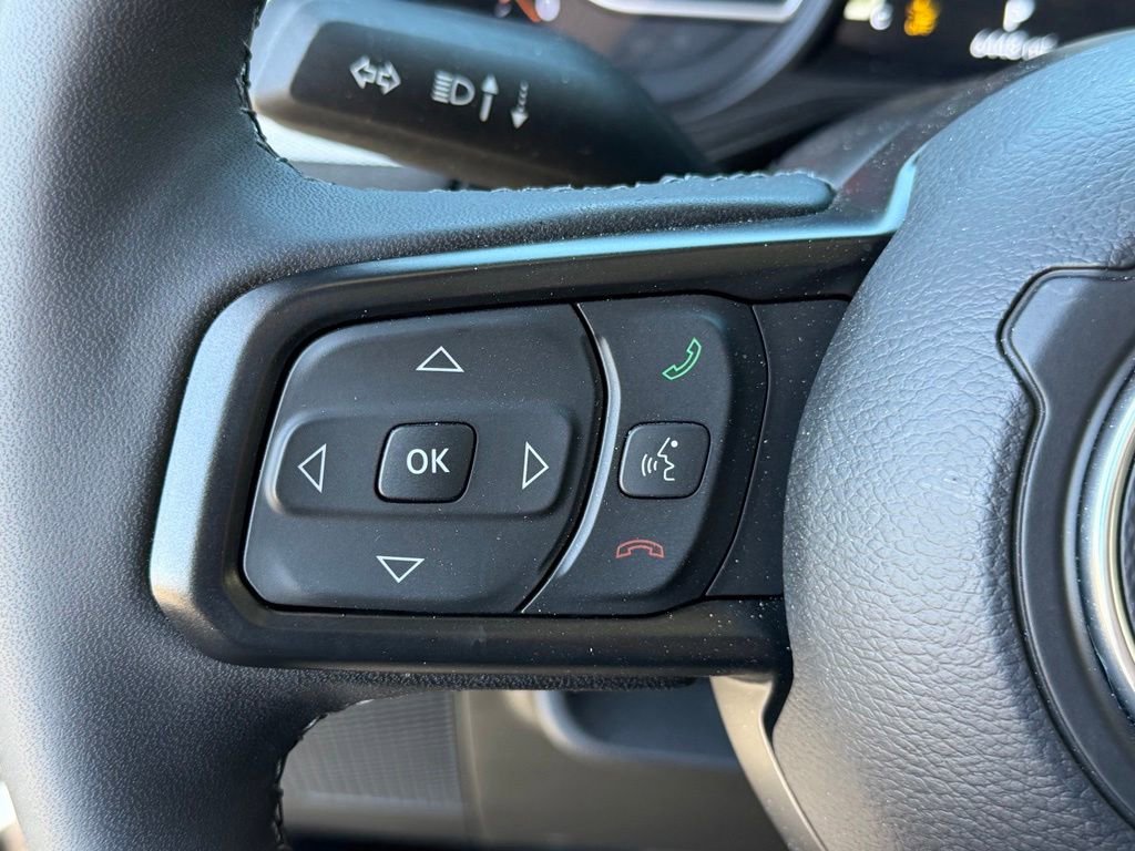Used 2025 Jeep Gladiator Sport AWD/4WD image 15