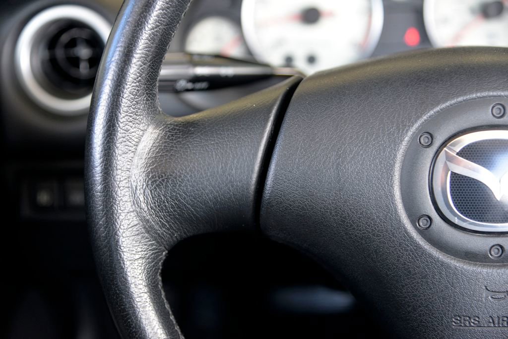 Used 2003 MAZDA MX-5 Miata RWD image 20