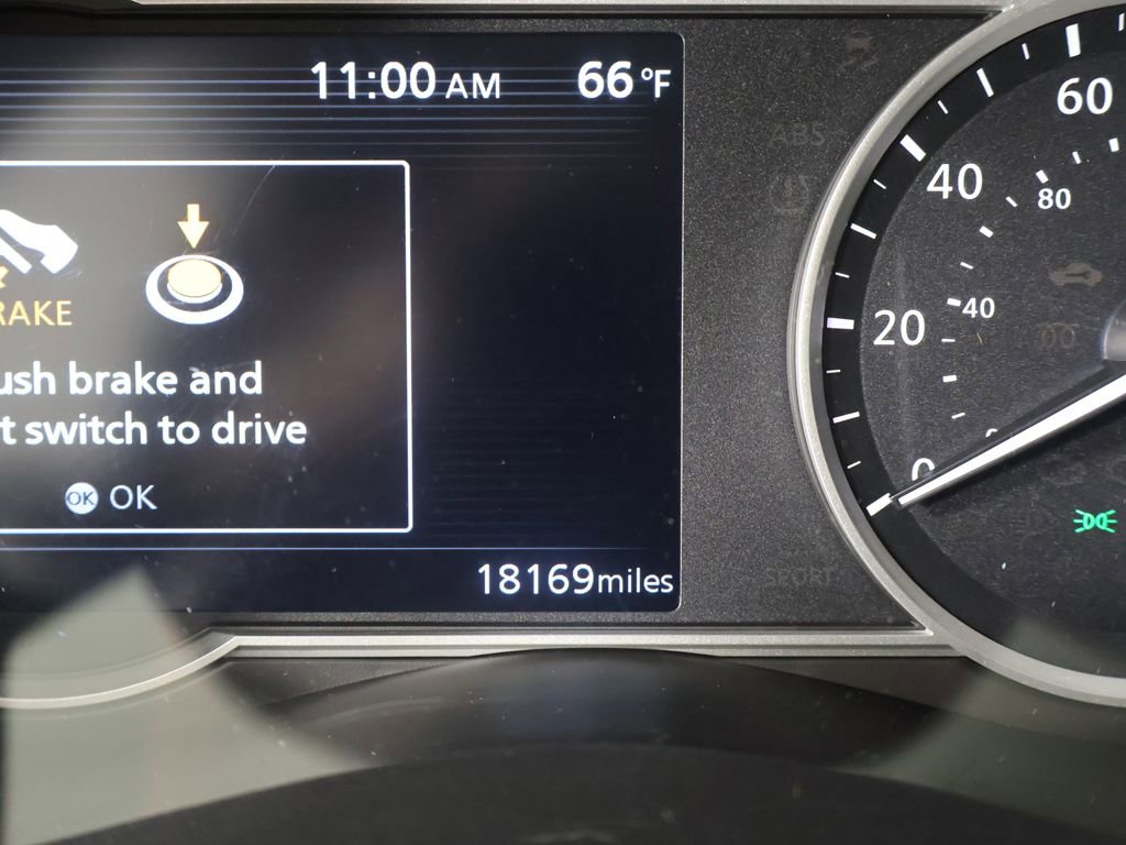 Used 2025 Nissan Versa SV image 32