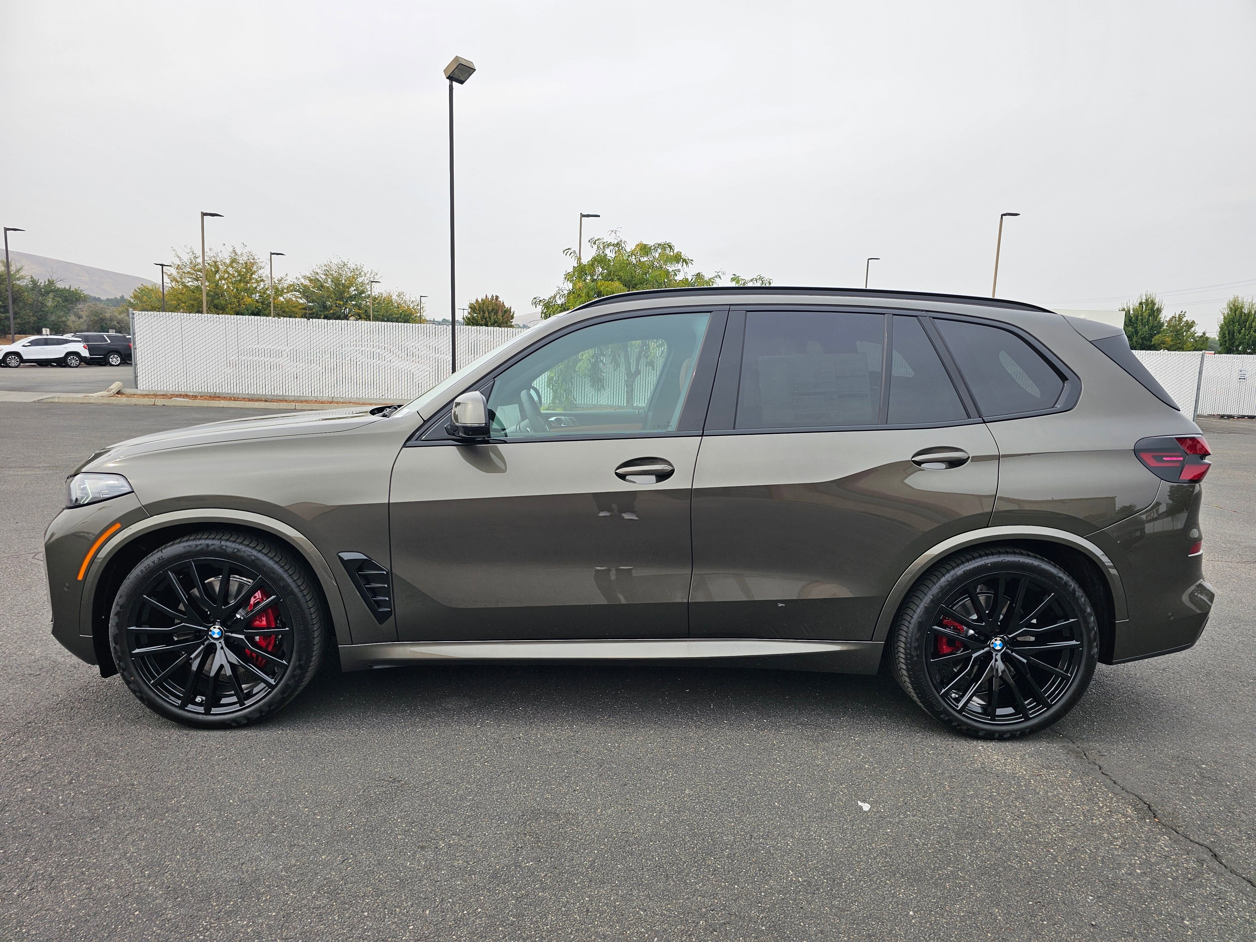 New 2026 BMW X5 xDrive40i w/ Executive Package image 3
